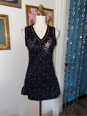 Vintage Y2K Socal Black Sleeveless V-Neck Tennis Dress with Pink Star Accent